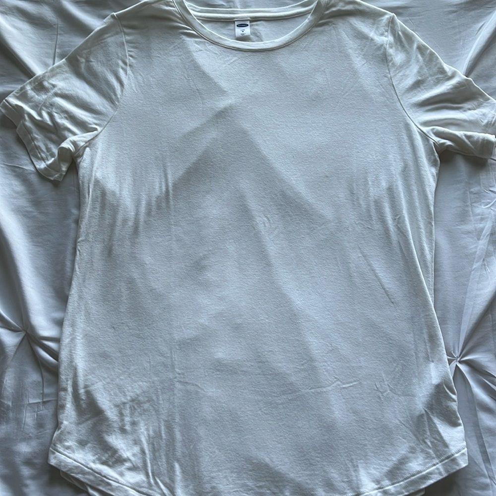 old navy white t shirt, medium